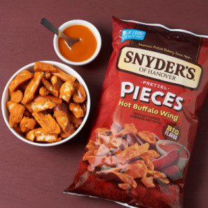 SNYDER'S OF HANOVER HOT BUFFALO WING FLAVORED PRETZEL PIECES 11.25 OZ BAG - Image 3