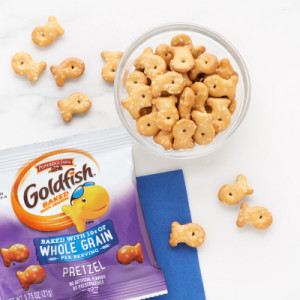PEPPERIDGE FARM WHOLE GRAIN GOLDFISH CRACKERS, PRETZEL 300 COUNT - Image 3