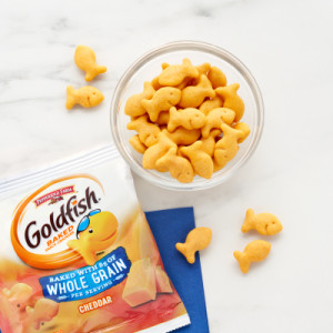 PEPPERIDGE FARM BAKED WHOLE GRAIN GOLDFISH, CHEDDAR 300 COUNT - Image 5